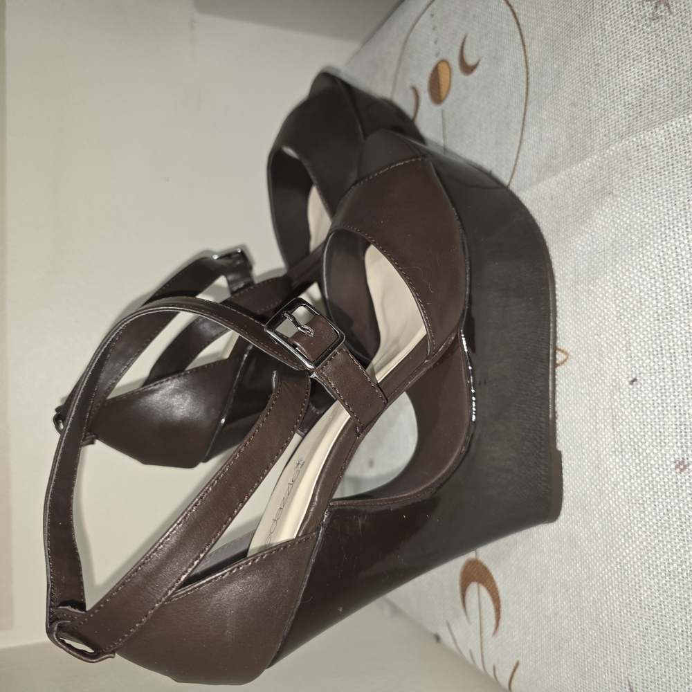 Shoe Dazzle Brown Wedges with Cut-Out Design